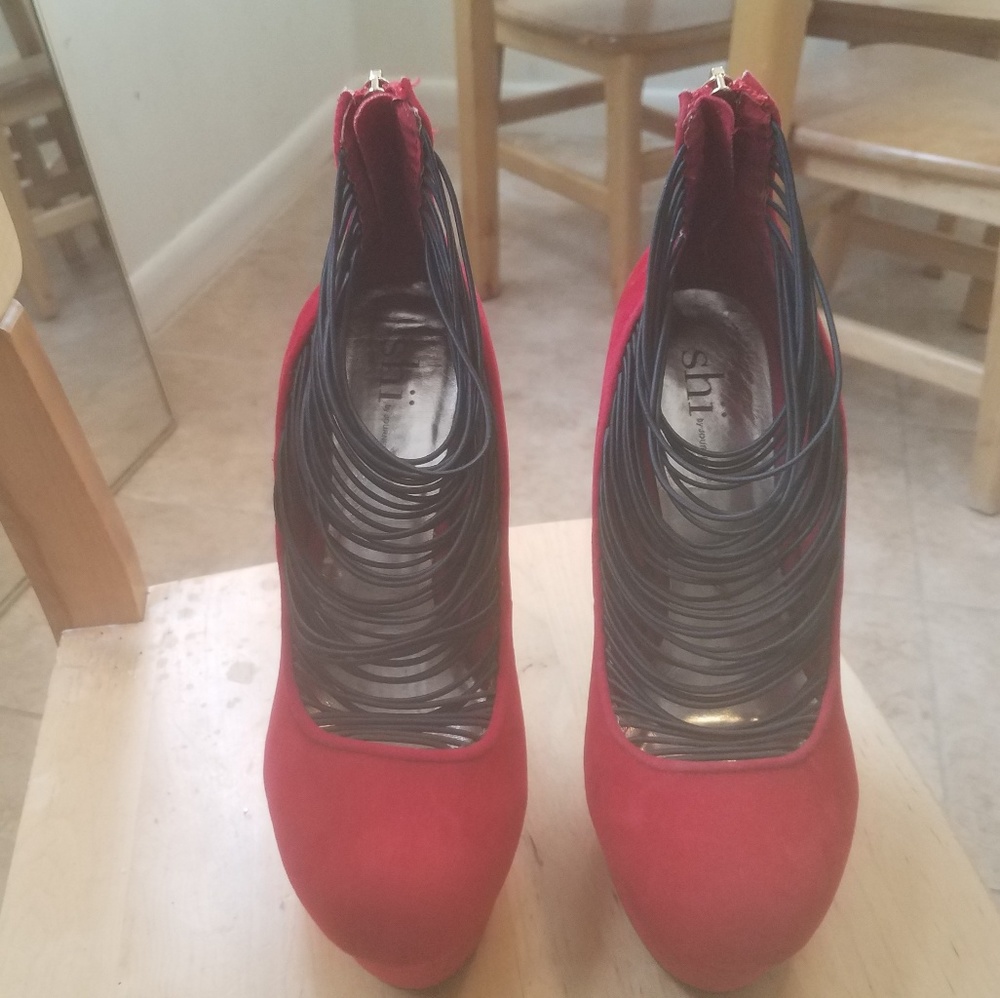 Hot red pumps - Picture 5 of 8